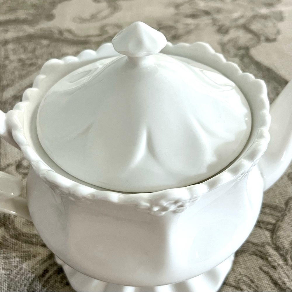 NWT GRACE'S TEAWARE EUROPEAN STYLE CERAMIC VICTORIAN OFF WHITE TEA/COFFEE POT - Picture 5 of 14